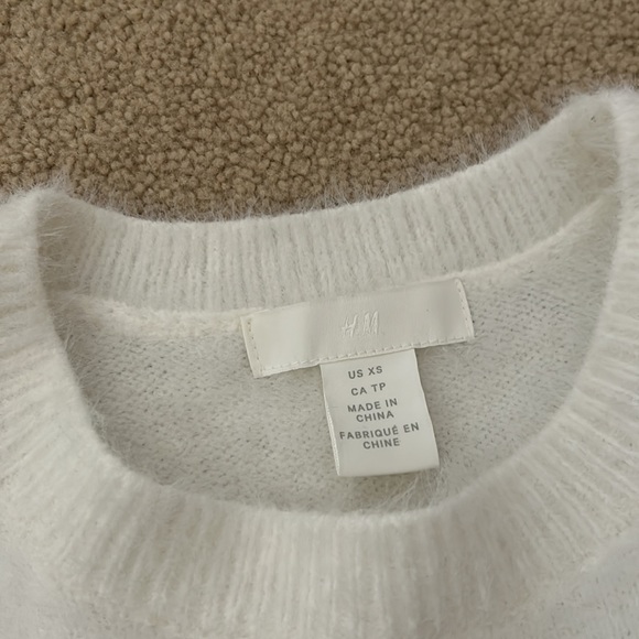 H&M Soft Fluffy Crewneck Sweater White Sz XS - Picture 2 of 4